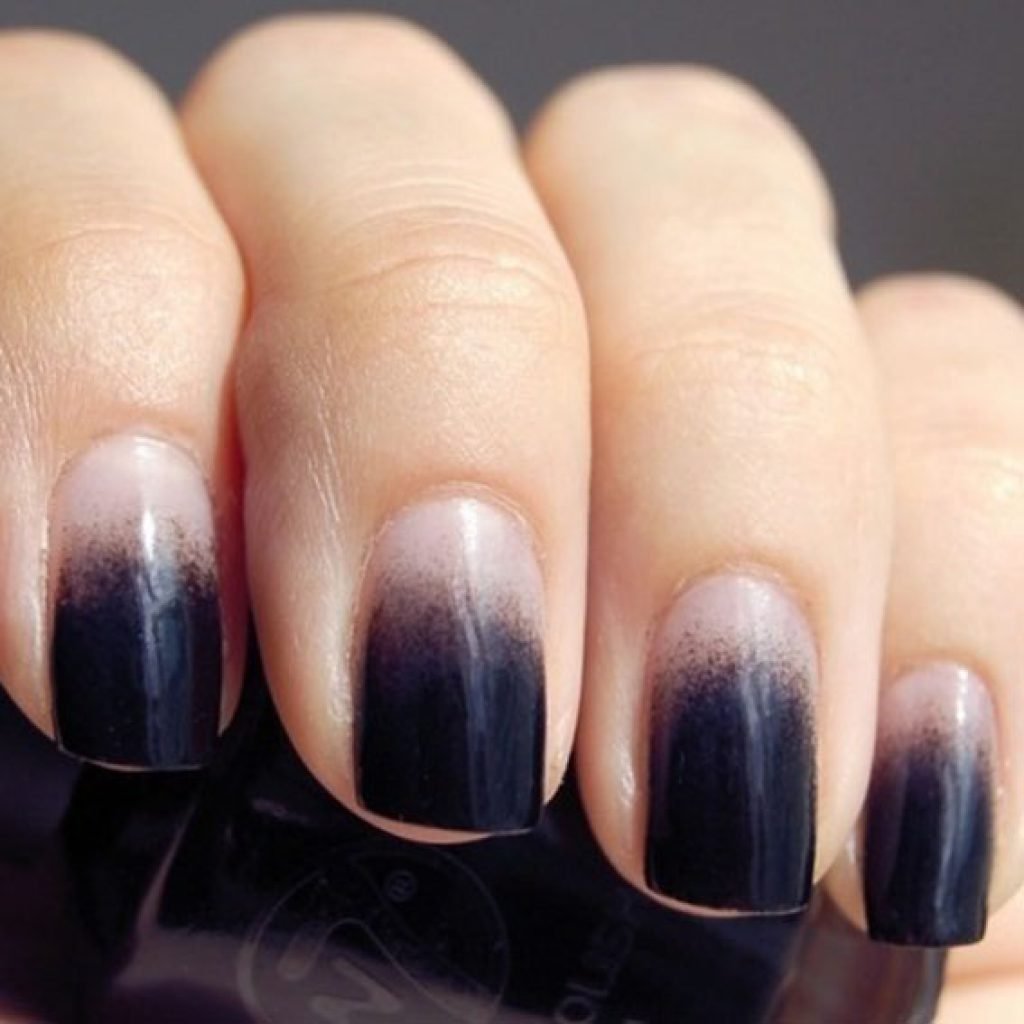 Маникюр серый с фиолетовым