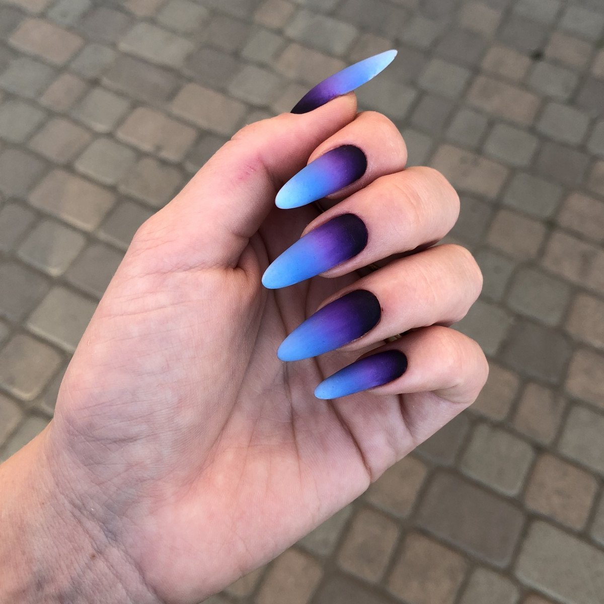 Маникюр красный матовый градиент