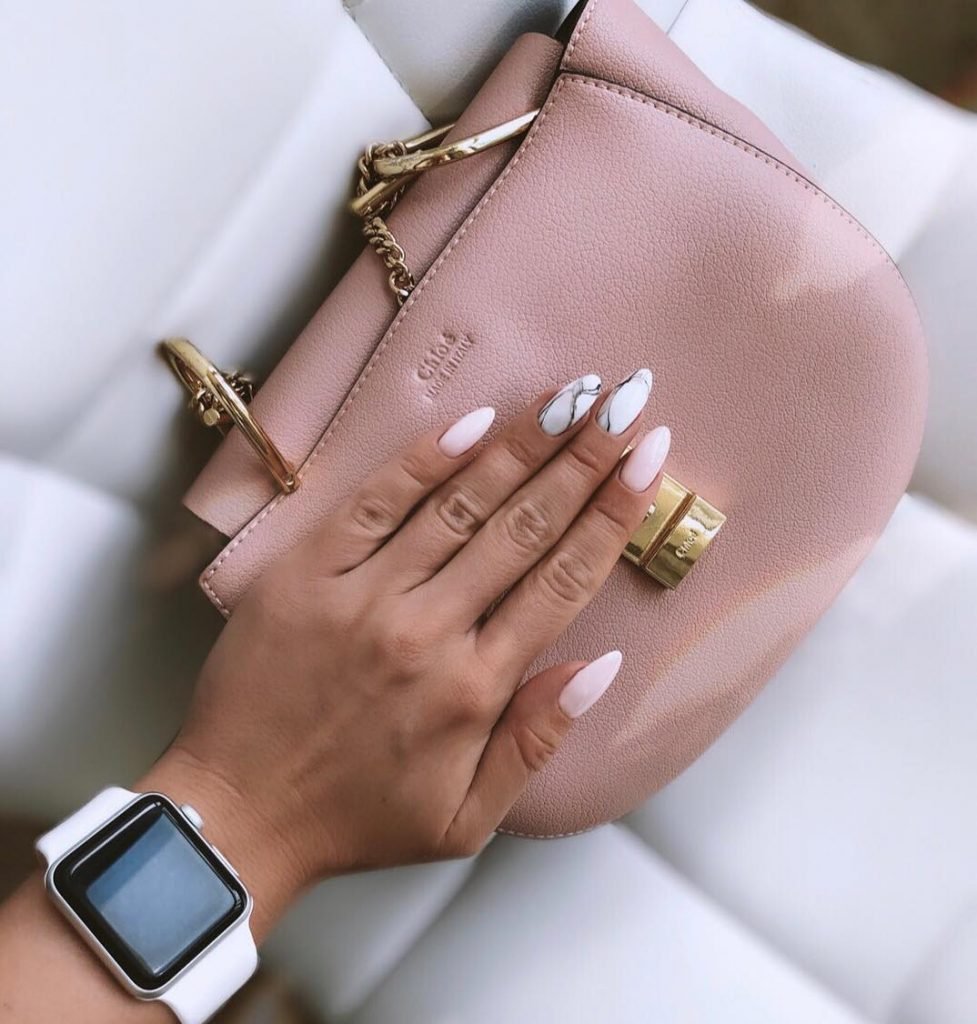 Маникюр стильный для деловой женщины