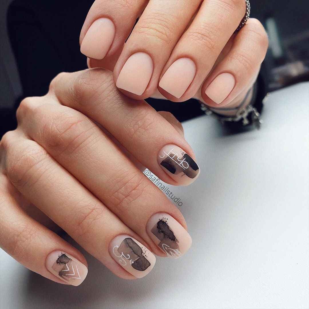 Строгий маникюр