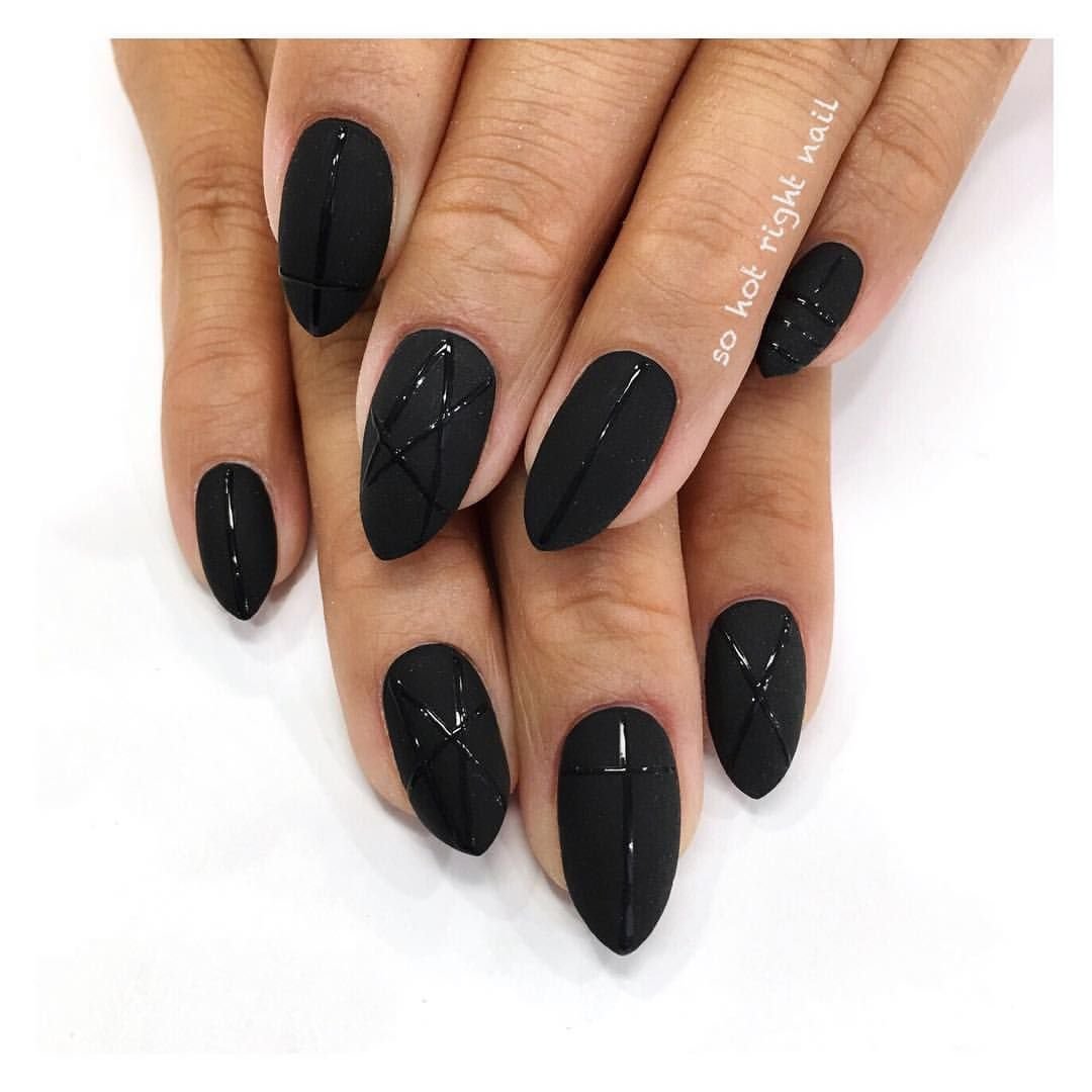 Черные овальные ногти