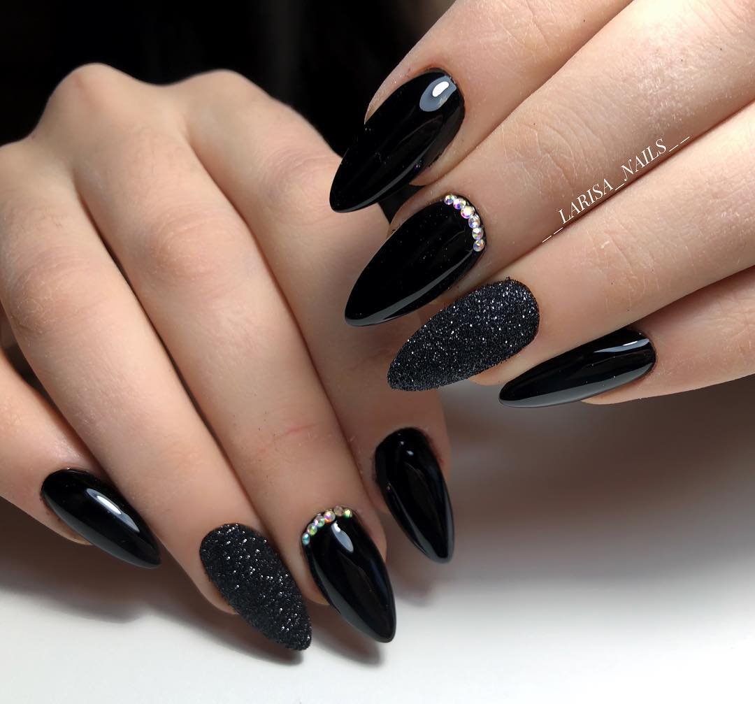 Элегантный маникюр на овальные