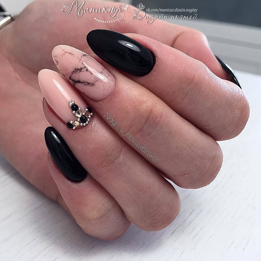 Красивый черный маникюр