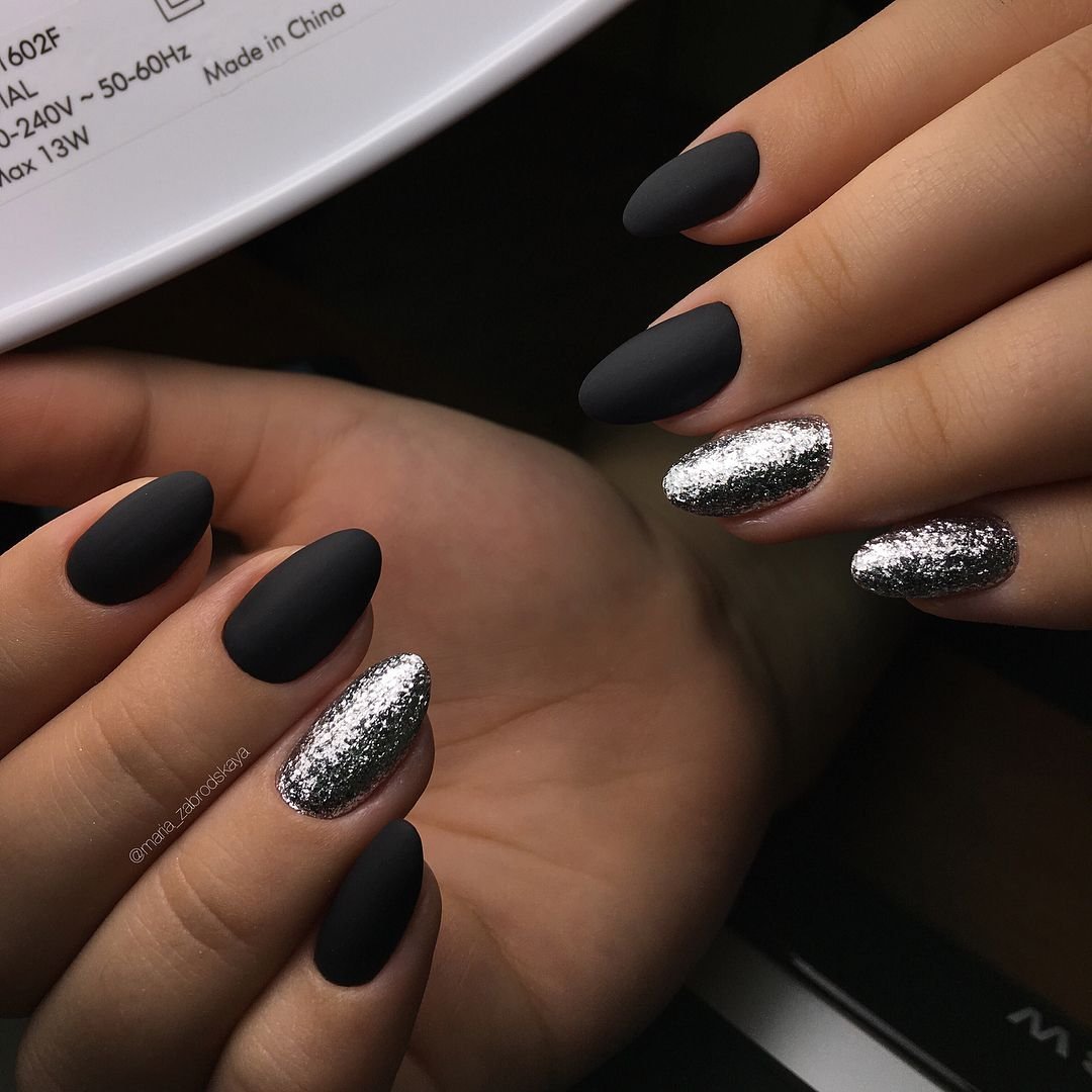 Ногти 2022 миндаль черные матовые