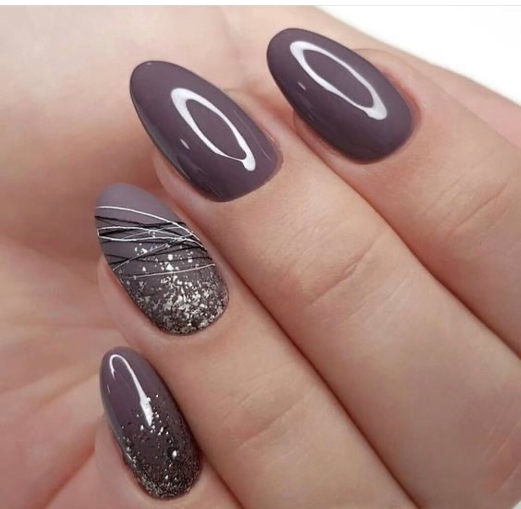Маникюр на короткие ногти овальной формы темные
