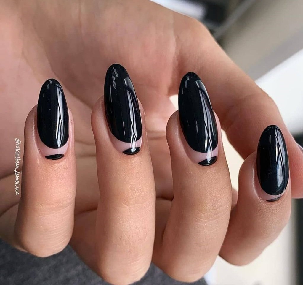 Черный маникюр на овальные ногти