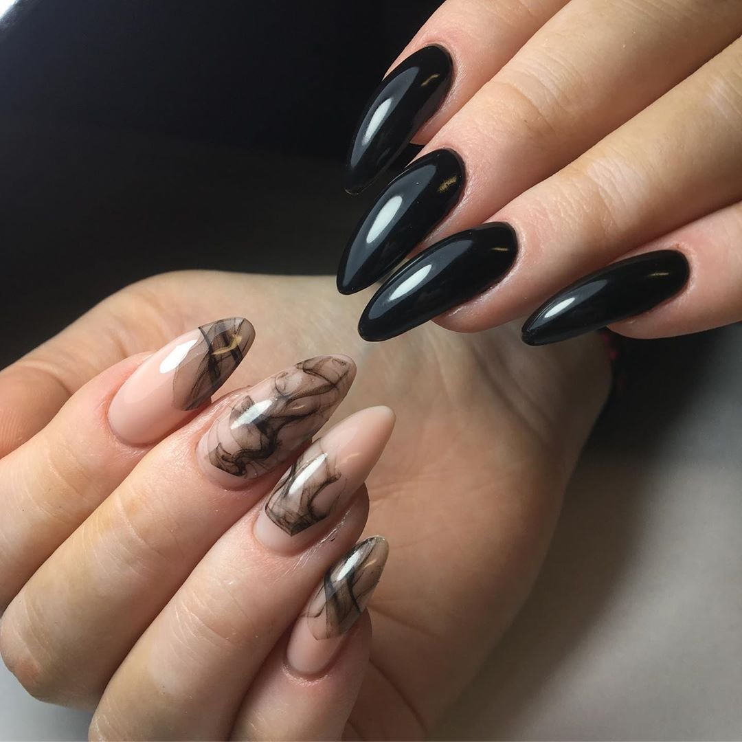Черный маникюр на овальные ногти