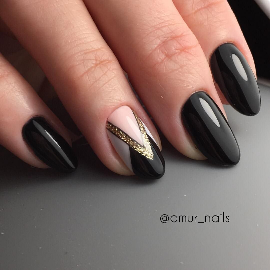 Черные ногти с блестками