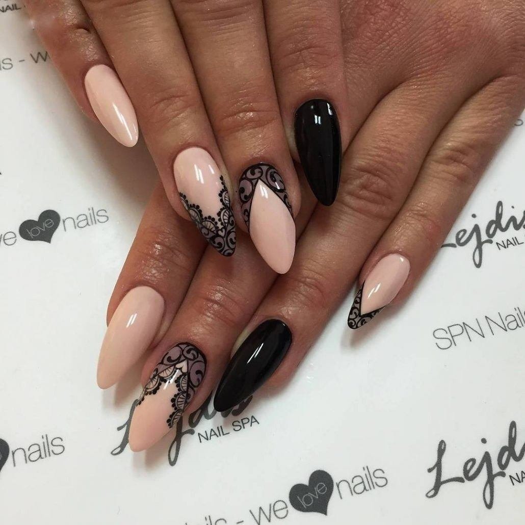 Черные ногти с блестками