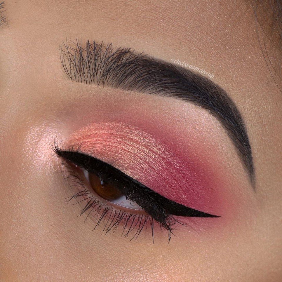 Макияж с розовыми тенями