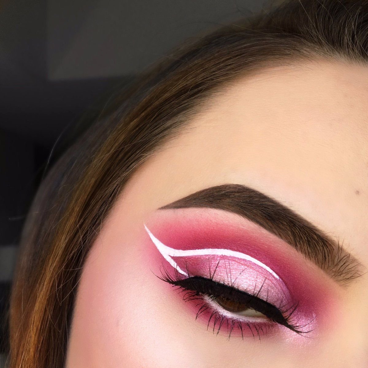 Макияж с розовыми тенями