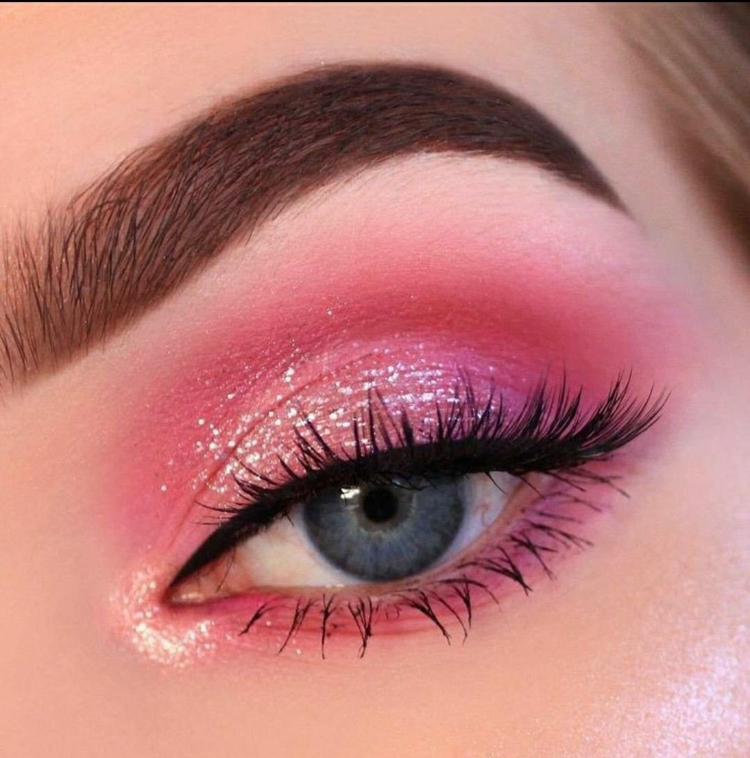 Яркий розовый макияж