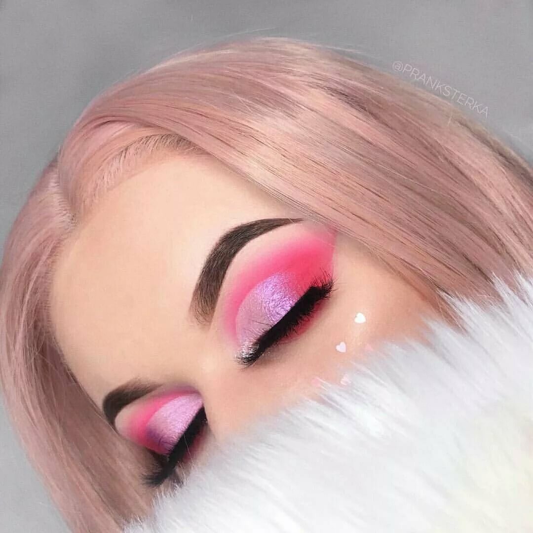 Необычный макияж глаз розовый