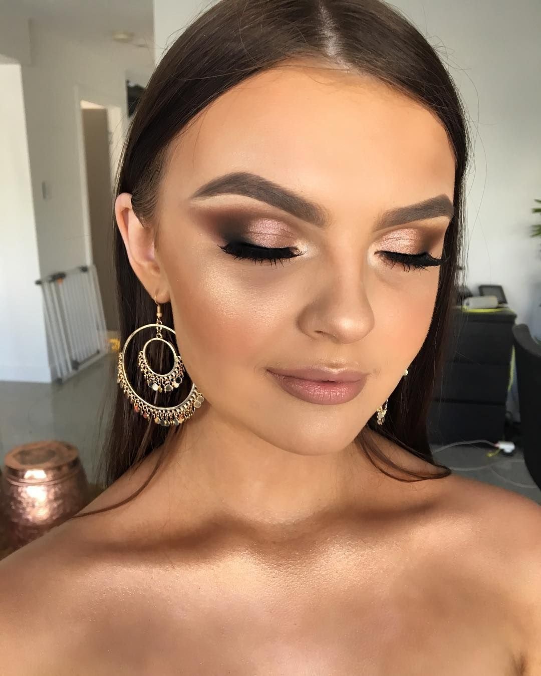 Макияж бежевый с коричневым