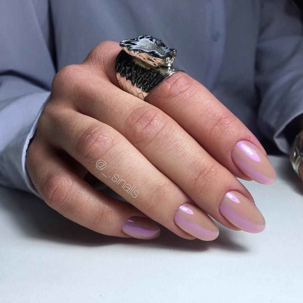 Нежный маникюр для женщины 50 лет