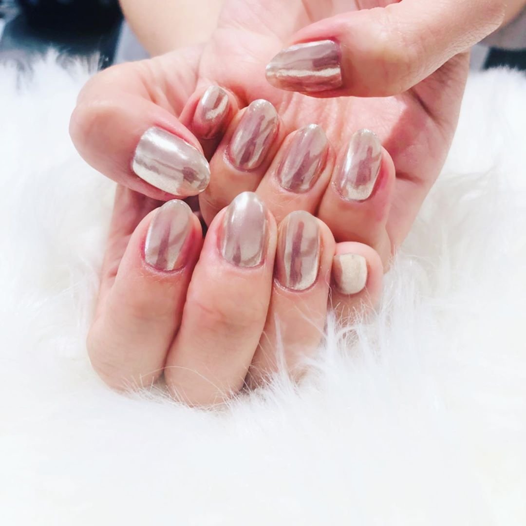 Нежный маникюр педикюр прозрачные ногти