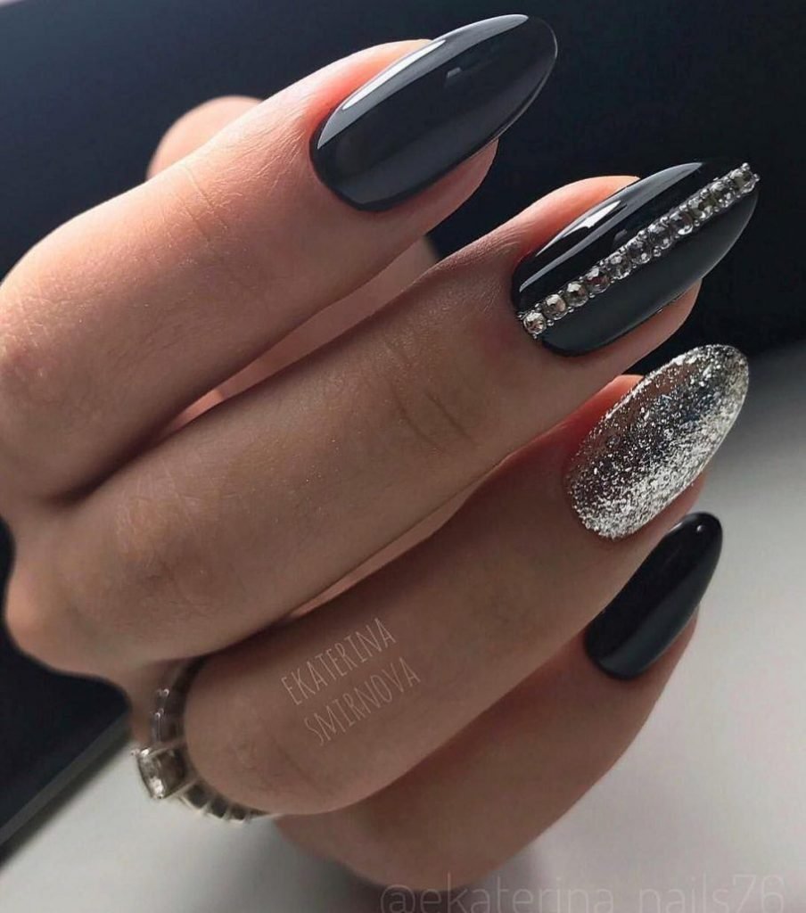 Ногти чёрные с серебром