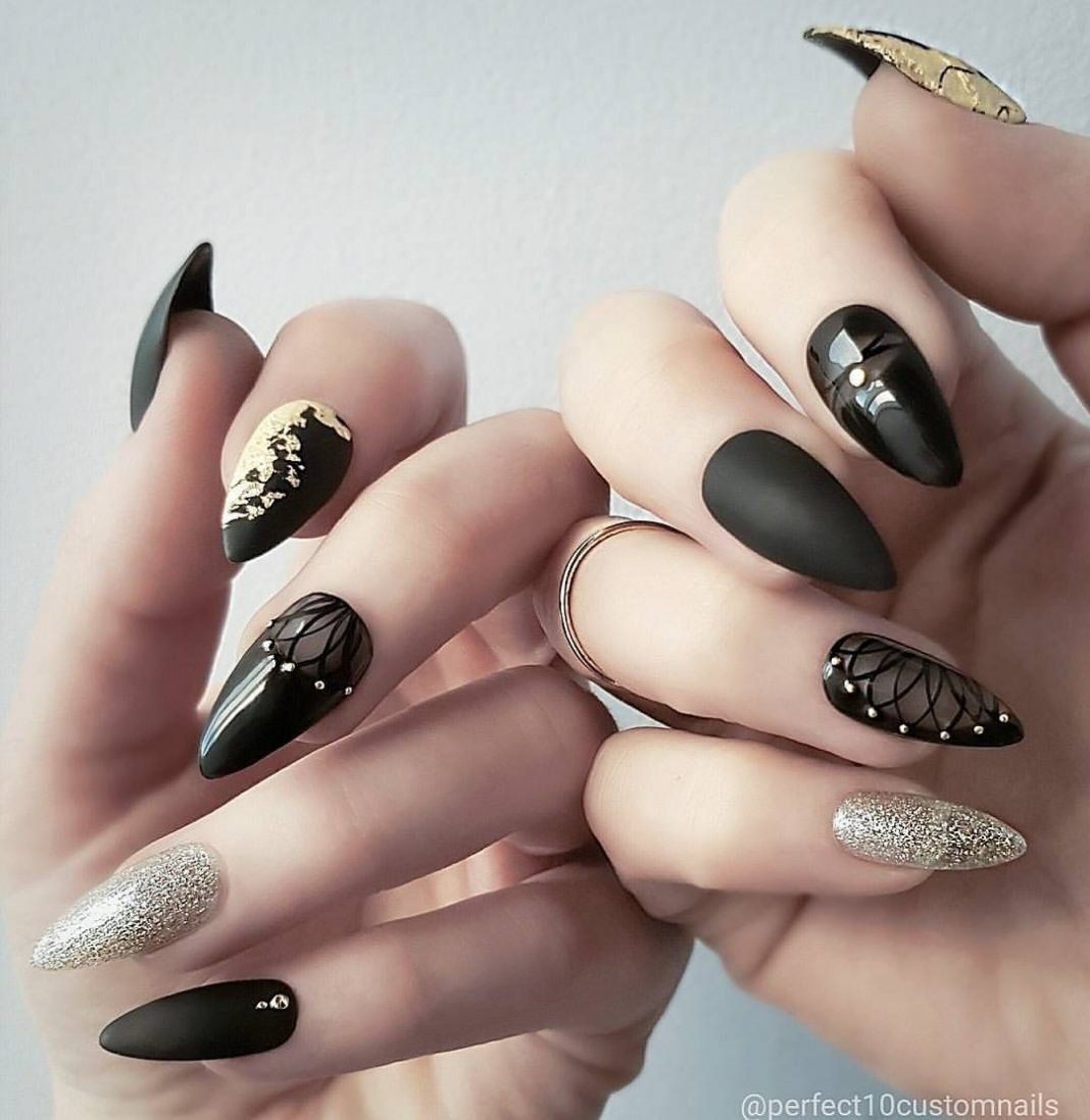 Стильный черный маникюр на длинные ногти
