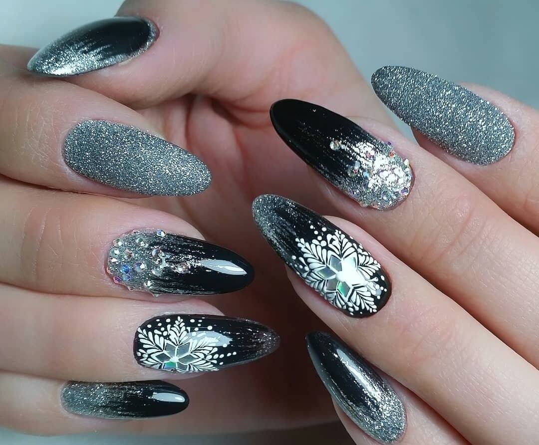 Ногти чёрные с серебром