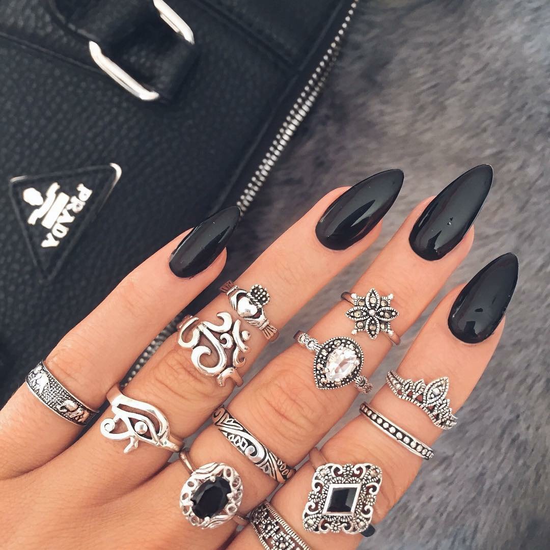 Маникюр длинные ногти серебряные матовый