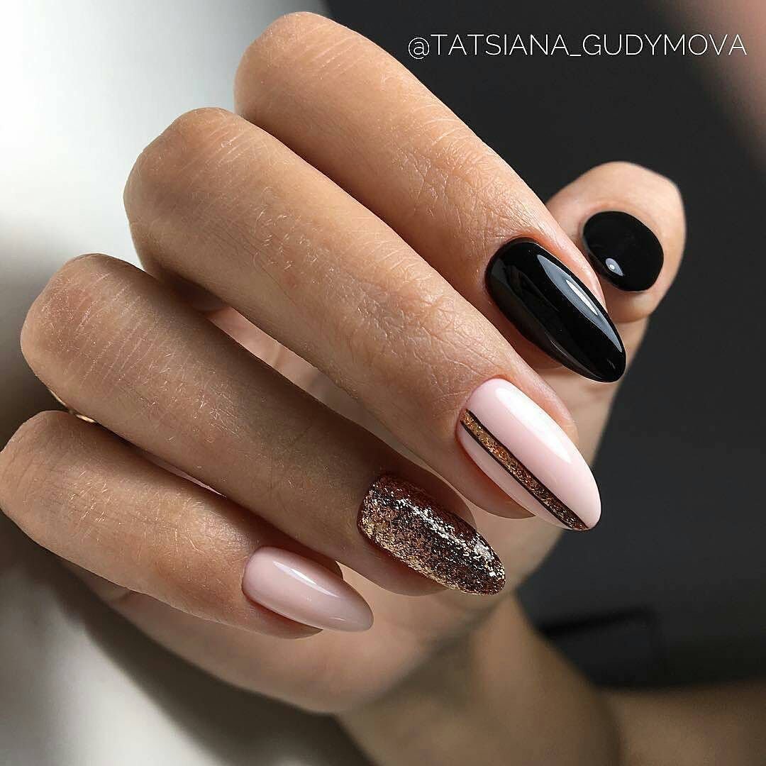 Маникюр бежевый с черным