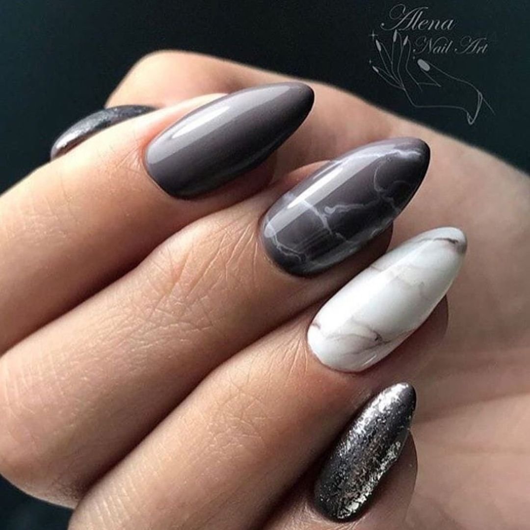 Серый мраморный маникюр