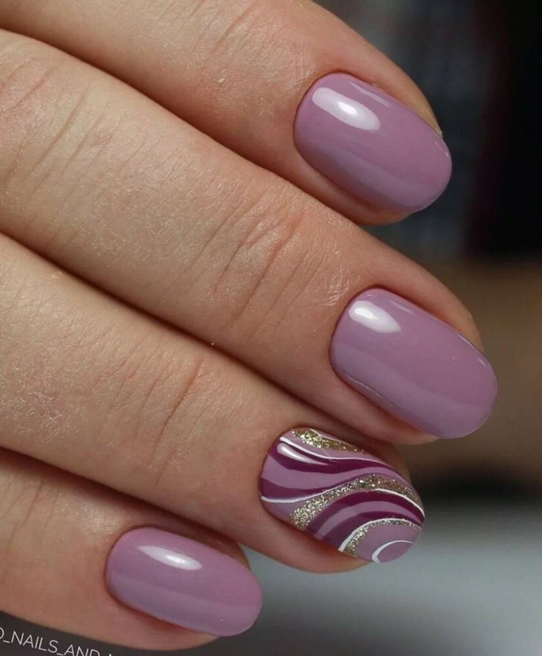 Сиреневый маникюр