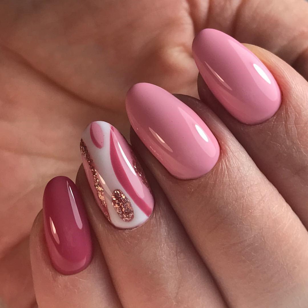 Розовый маникюр на овальных ногтях