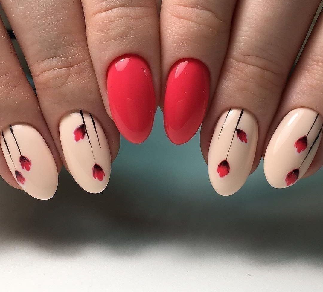 Маникюр с бутонами