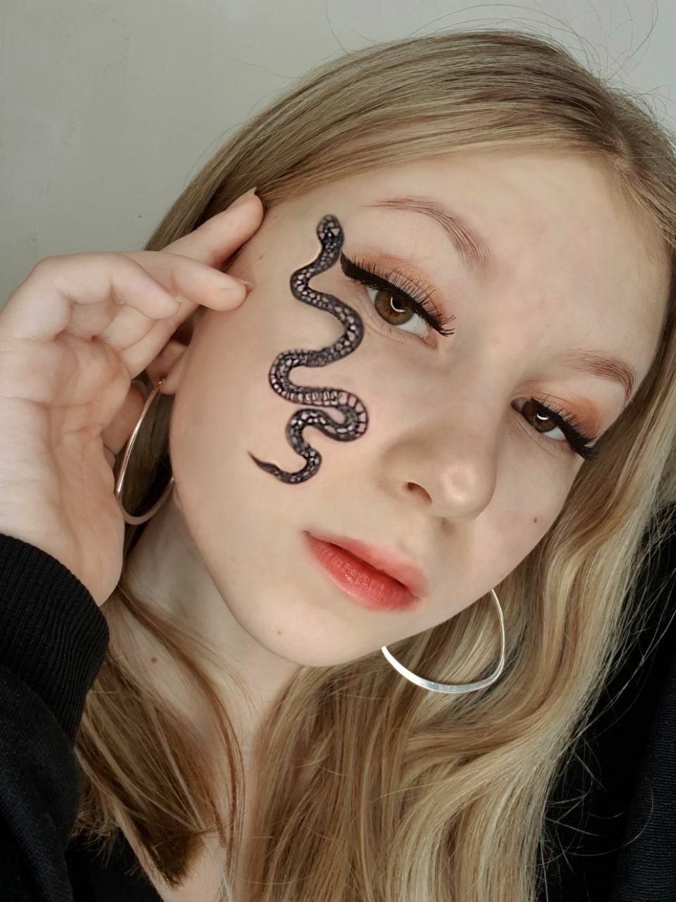 Макияж змея