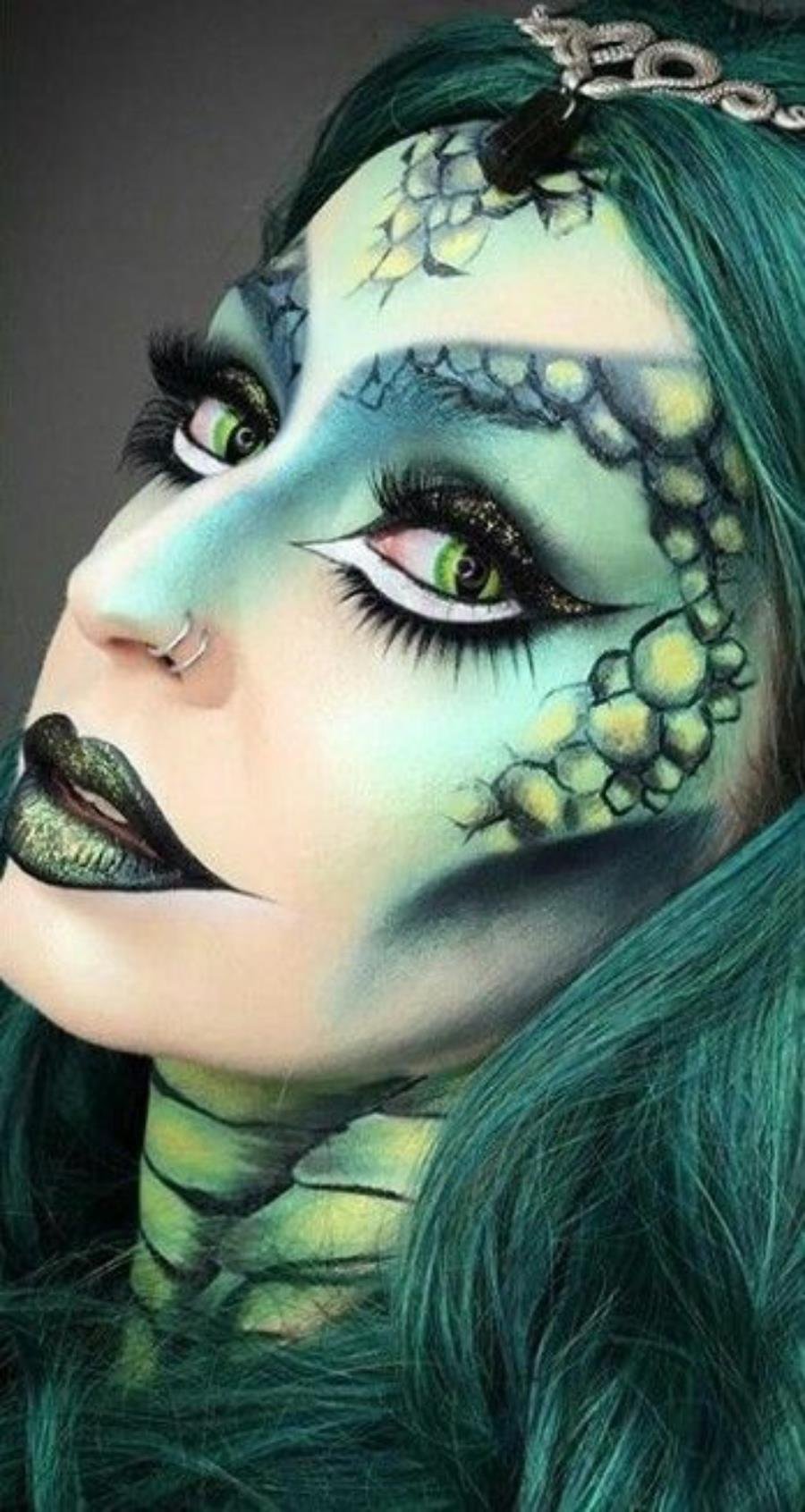 Аквагрим змея на лице