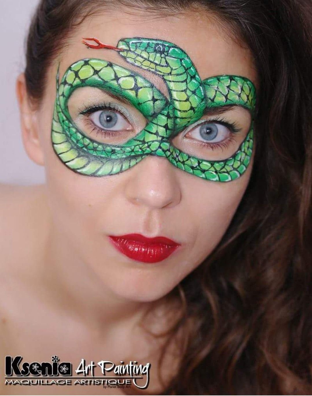 Макияж змея