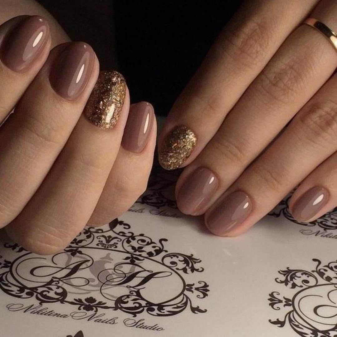 Маникюр в бежево-коричневых тонах