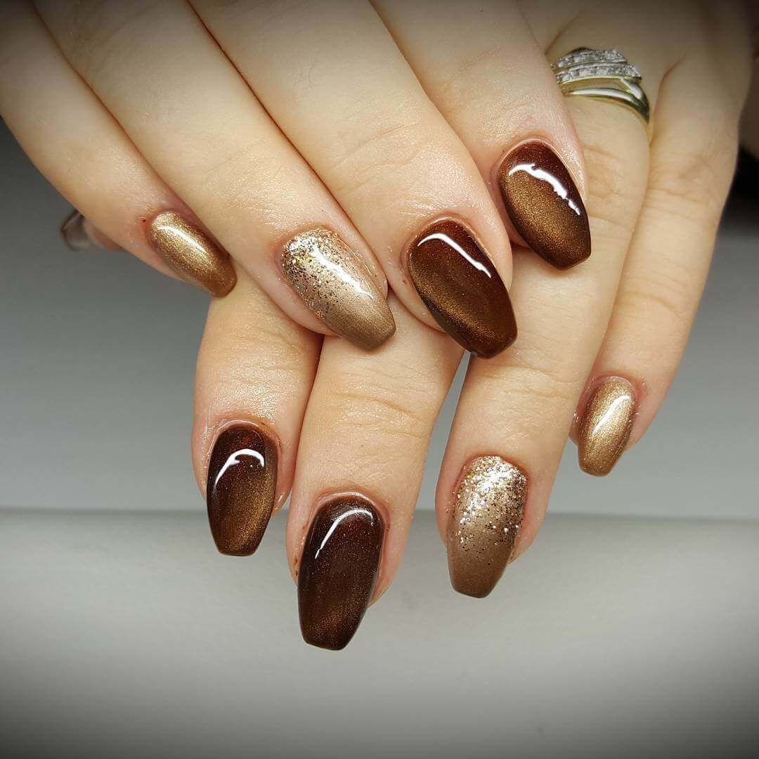 Коричневый маникюр с золотом