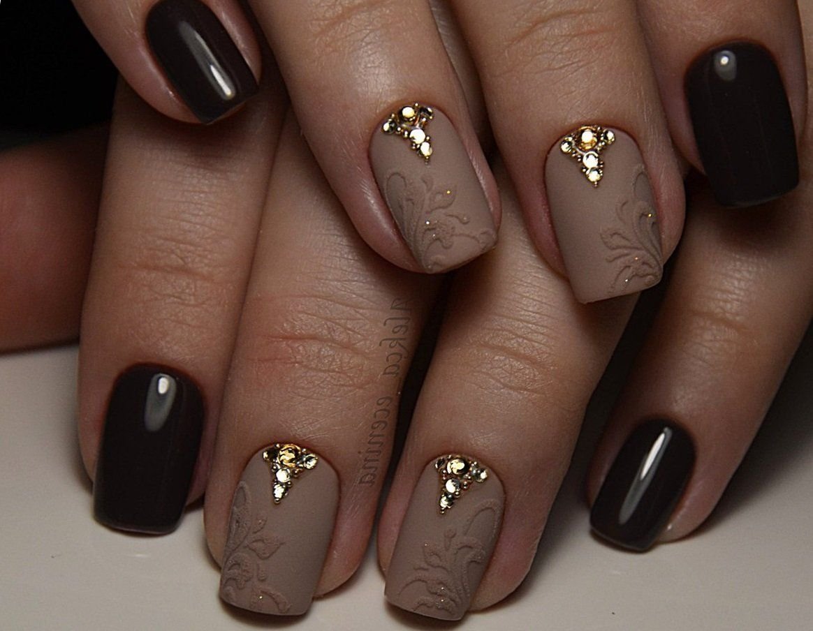 Маникюр золотисто коричневый