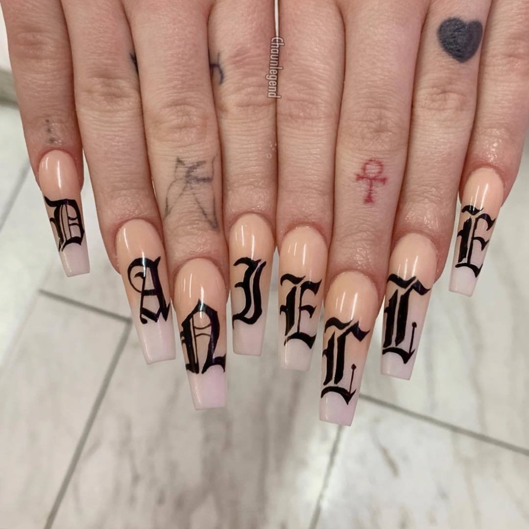 Маникюр в стиле гранж