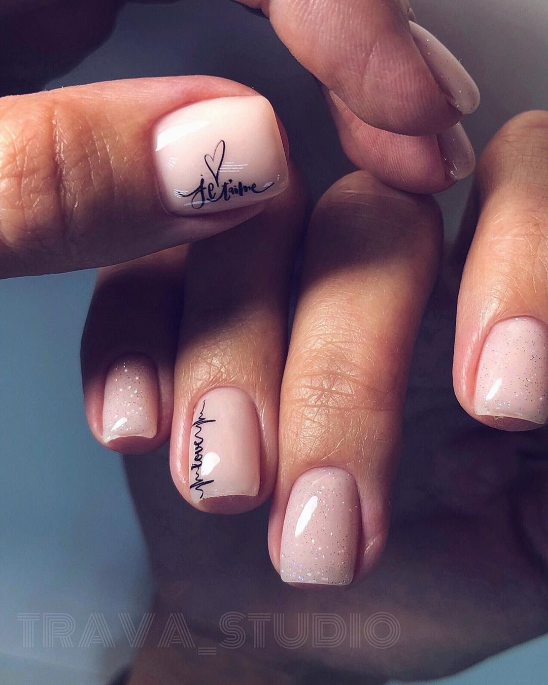 Ногти с надписями