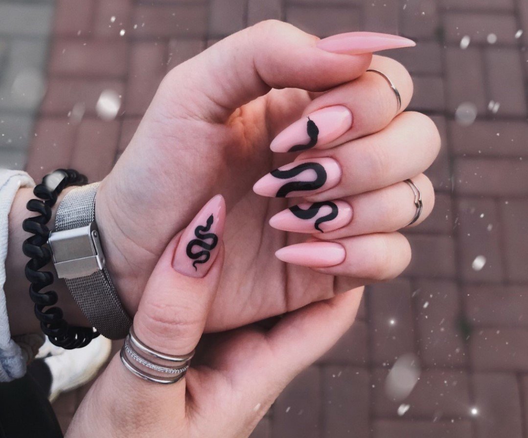 Оригинальный маникюр с надписями