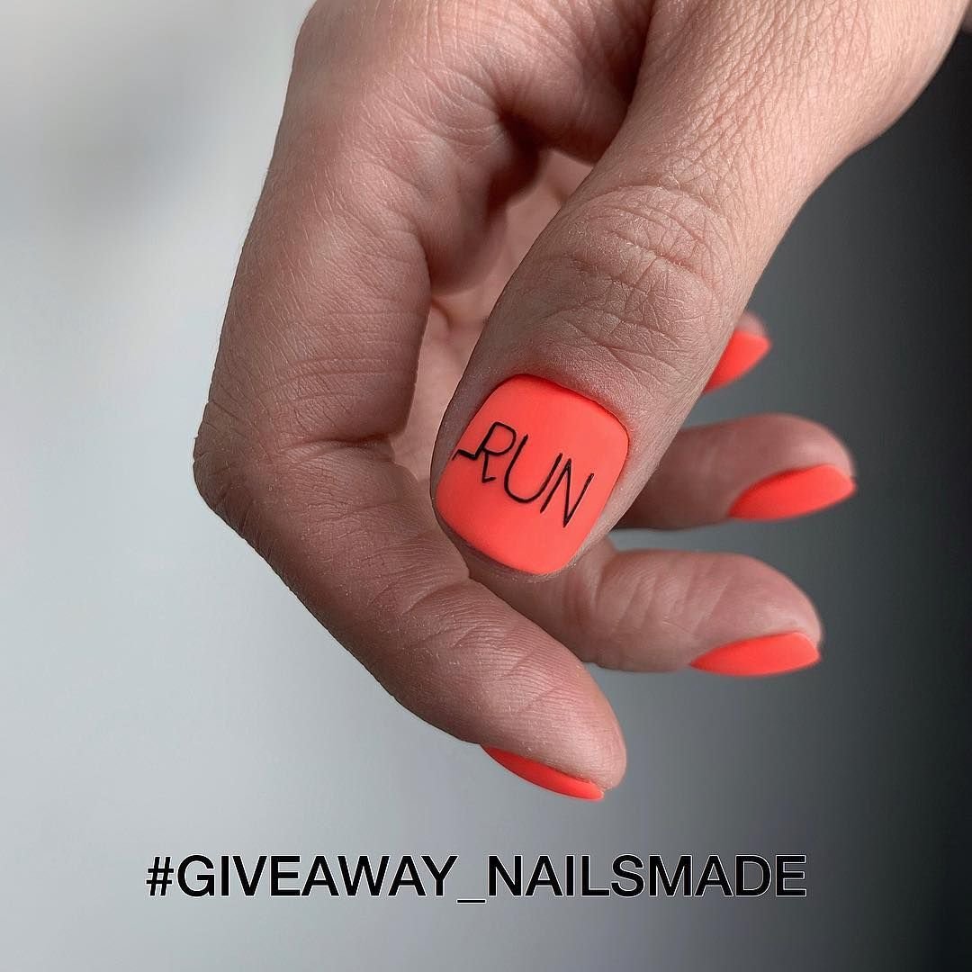 Маникюр с именем илья