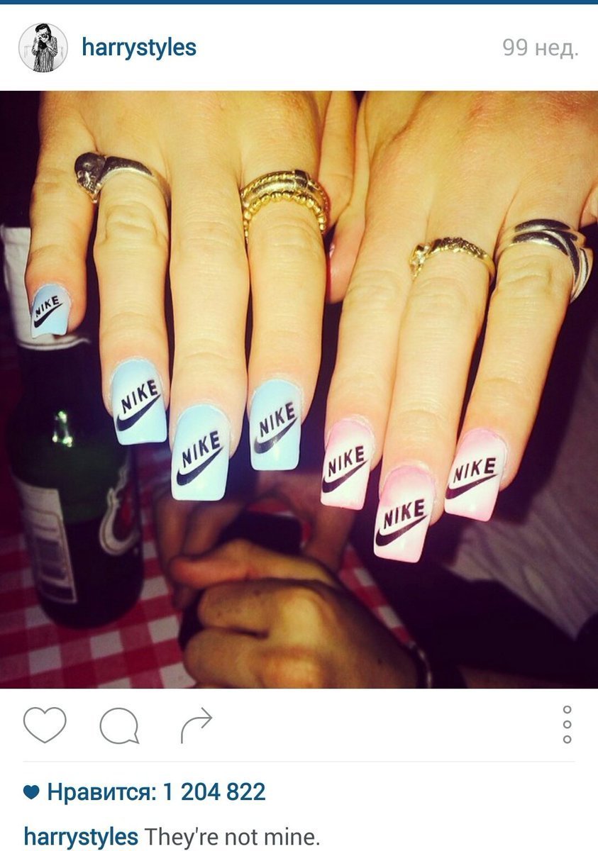 Маникюр с надписью имени на ногтях