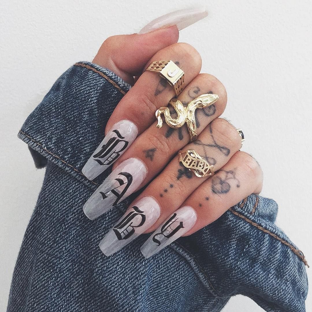 Маникюр с именем любимого