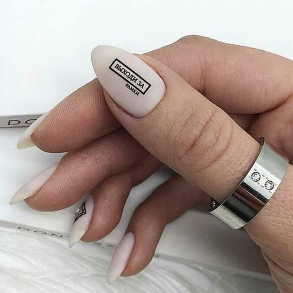 Надпись на ноге