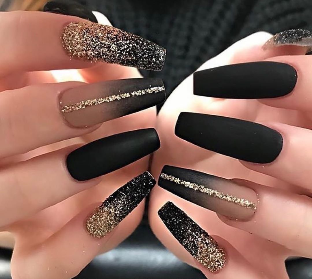 Чёрный маникюр на длинные ногти