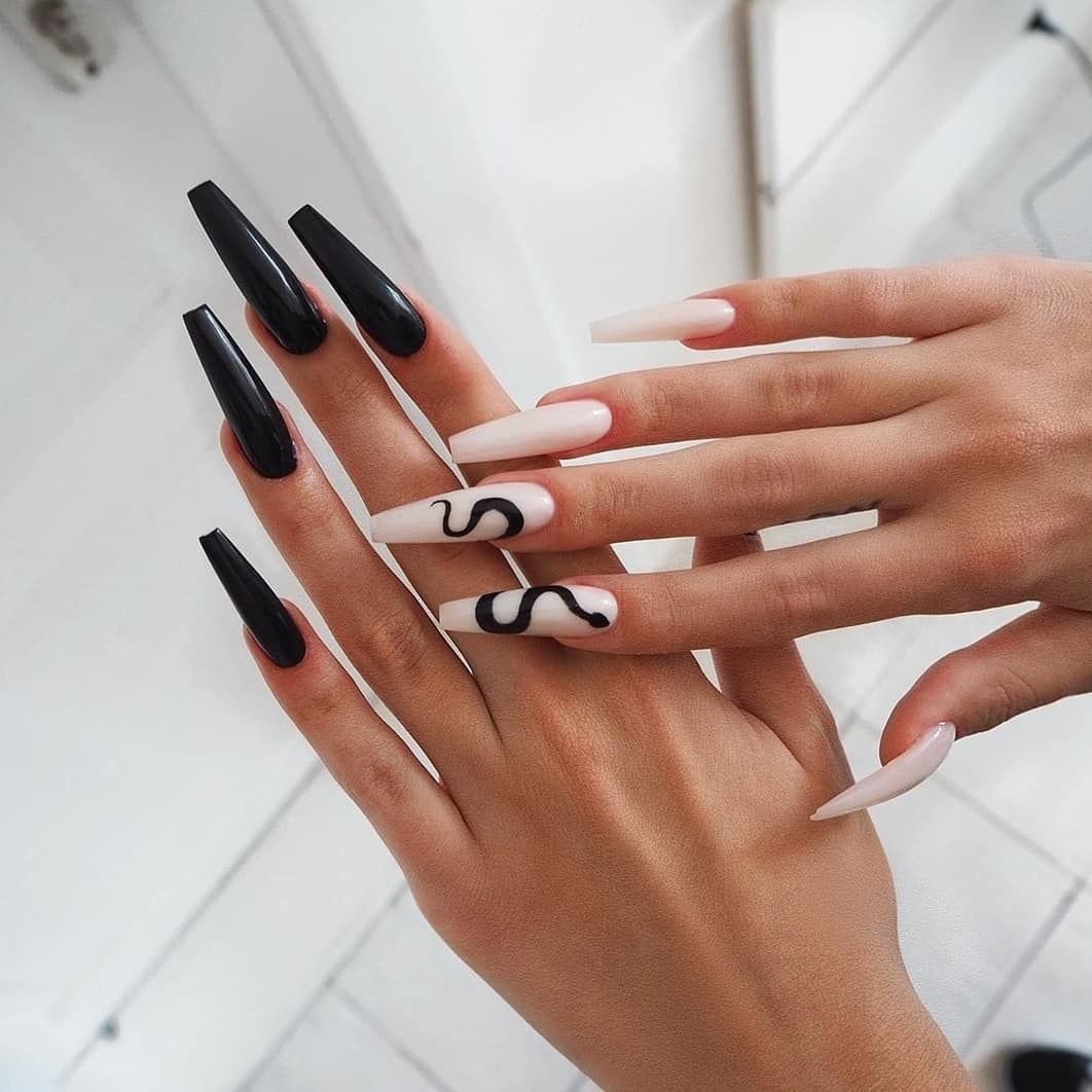 Черный матовый маникюр на длинные ногти