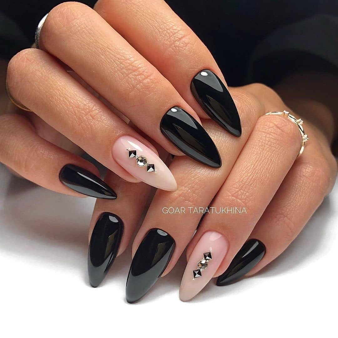 Черные ногти с луной