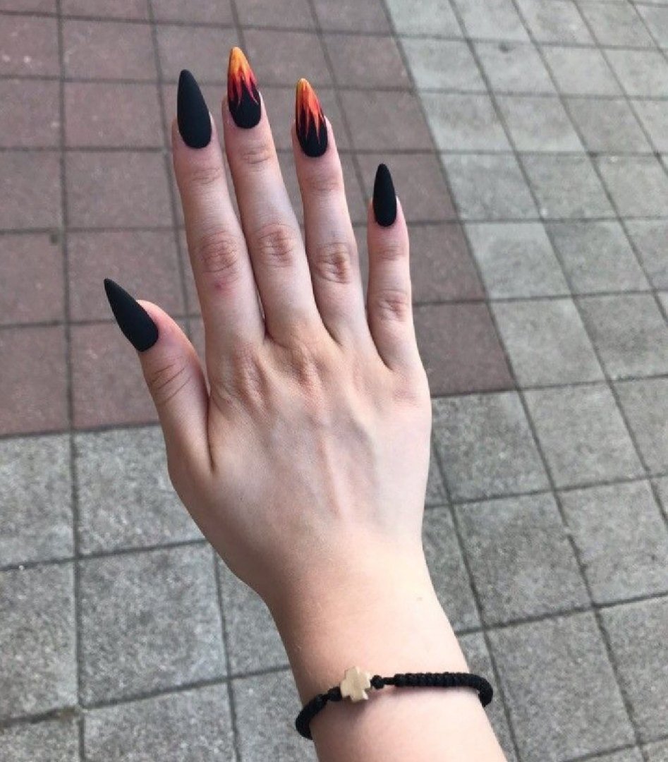 Маникюр розовый с черным