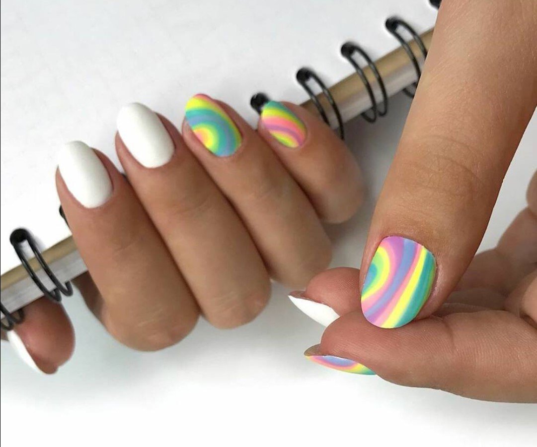 Ногти для подростков модные яркие на короткие