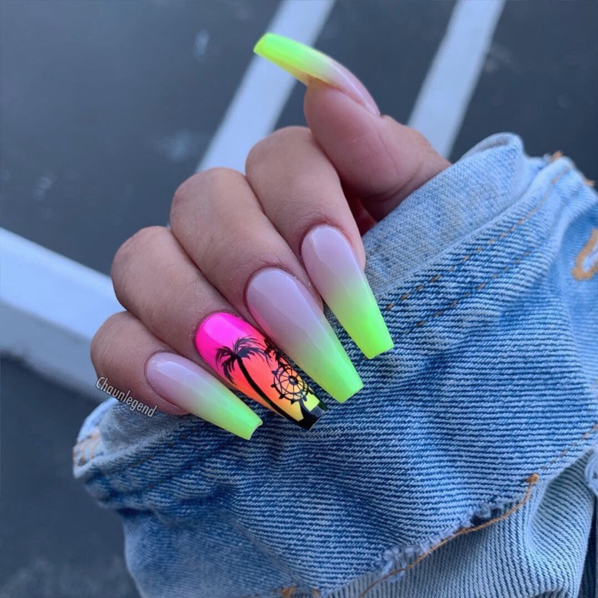 Маникюр клетка яркая