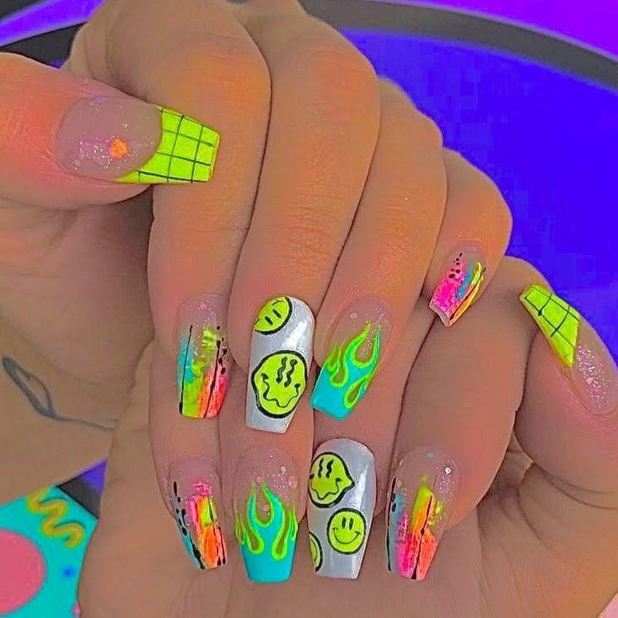 Ногти яркие летние