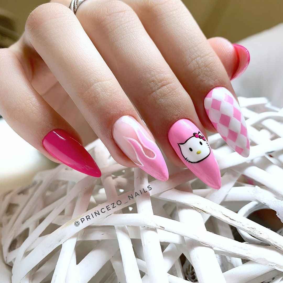 Яркий маникюр